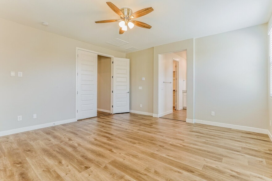 Building Photo - 289 W Tamarack Dr