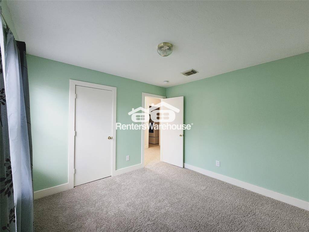 Building Photo - 15859 E Park Ct
