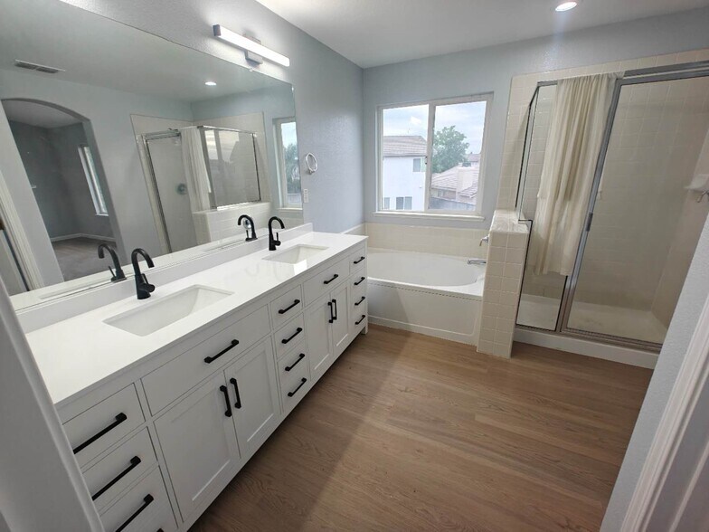 Building Photo - 9650 Mindoka Way