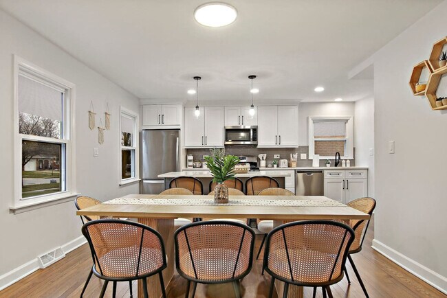 Building Photo - 1104 Elizabeth St