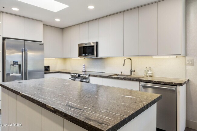 Building Photo - 8782 E Mustang Trail