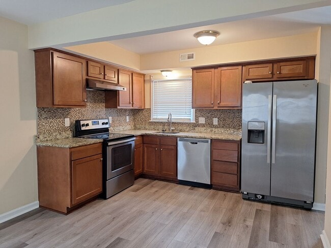 Building Photo - 408 Savage Dr