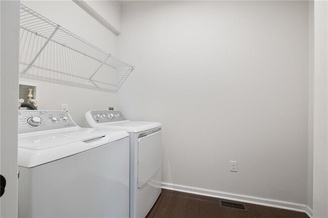 Building Photo - 3005 Eagle Ridge Dr