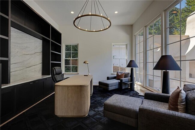 Building Photo - 3570 Knollwood Dr NW