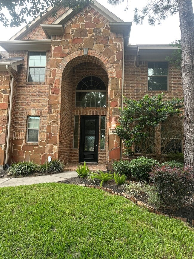 Building Photo - 13915 Sawmill Run Ln