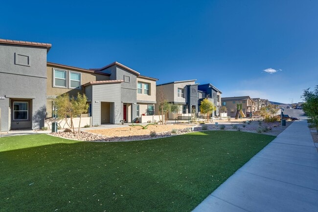 Building Photo - Welcome to a stunning recently built townh...