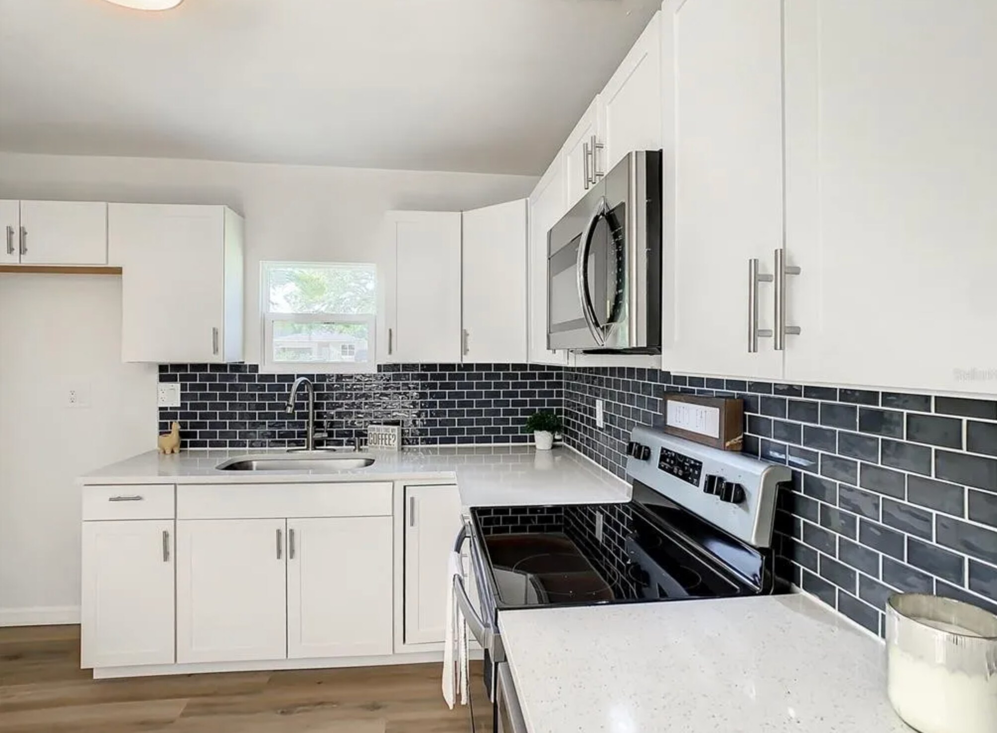 Building Photo - 115 W Redding St