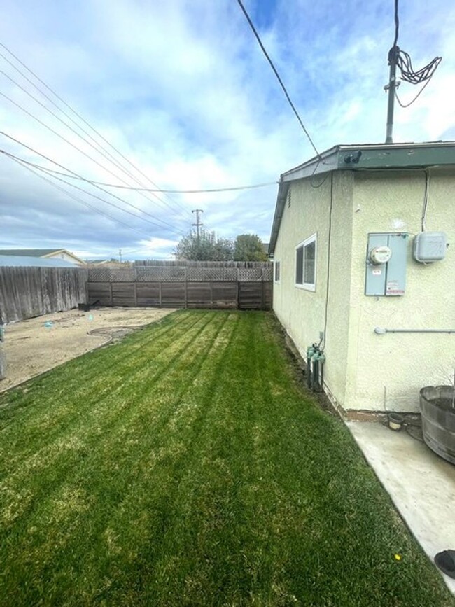 Building Photo - Coming Soon !!! 3 Bedrooms / 2 Bath in Orcutt