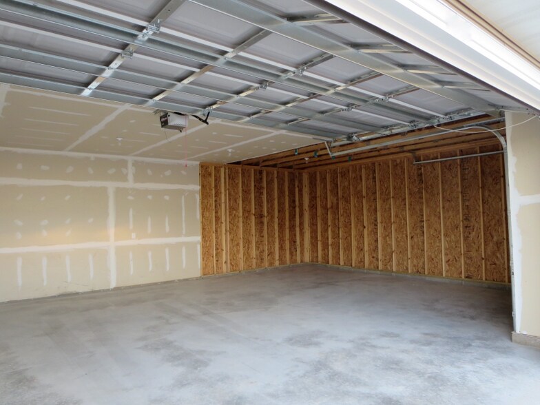 Building Photo - 1900 6th Ln SE