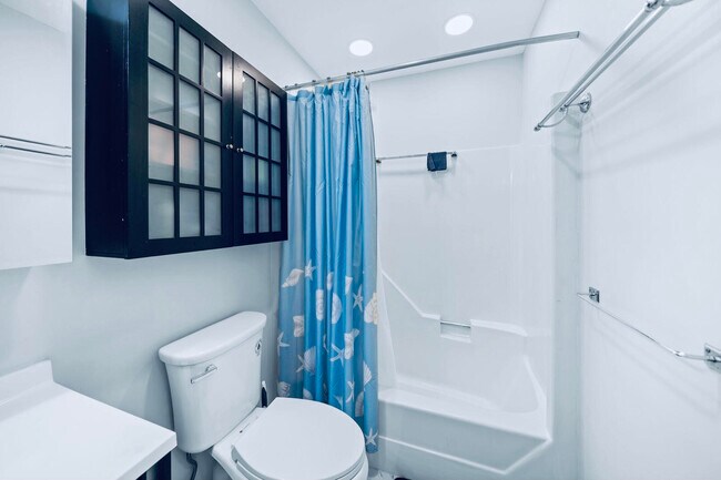 Building Photo - 129 Lake Carol Dr