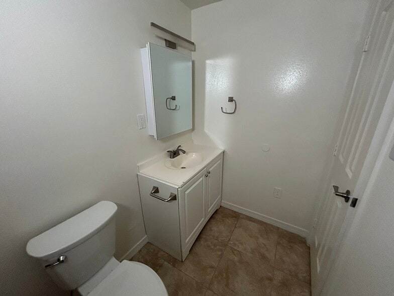 Building Photo - 6739 N 63rd Ave