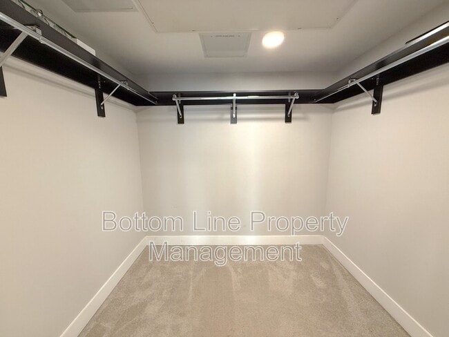 Building Photo - 2401 Euclid Ave