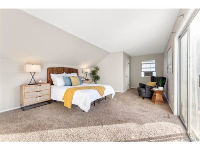 Building Photo - 7073 S Elm St