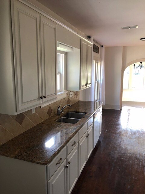 Building Photo - 502 Sayles Blvd