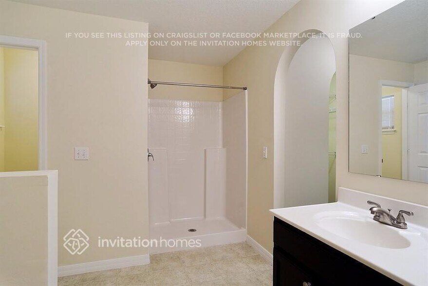 Building Photo - 420 NW Byron St