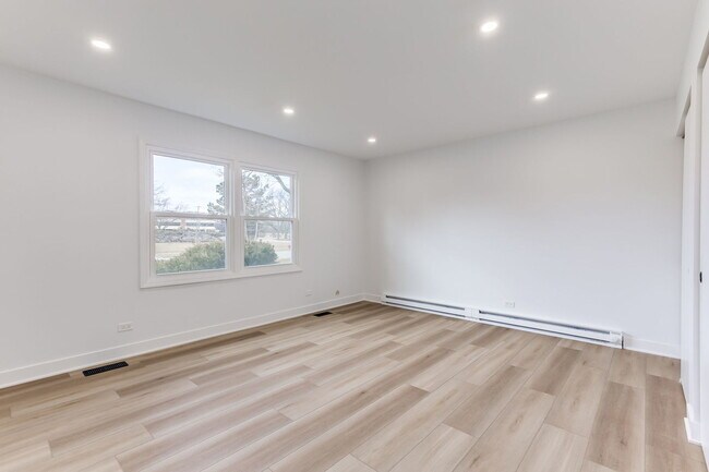 Building Photo - 1225 Radcliffe Rd