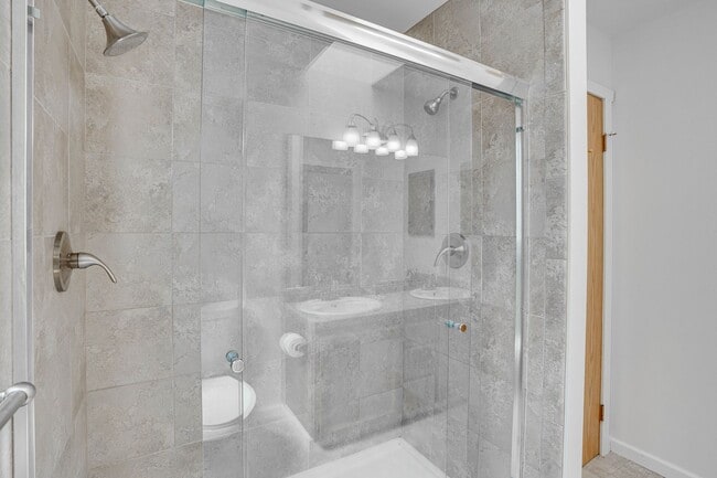 Building Photo - 4 Bedroom 2.5 Baths+ Bonus Home Office/ Woodinville $3850 per Month