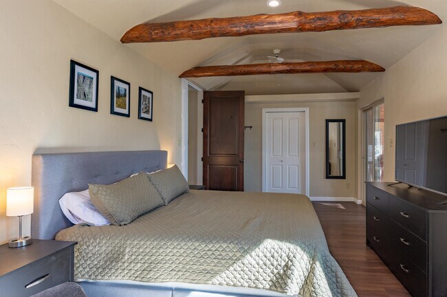 Building Photo - 1810 Shenandoah Dr