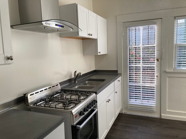 Building Photo - 533 S Westmoreland Ave