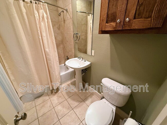 Building Photo - 3204 Wycliff Ave