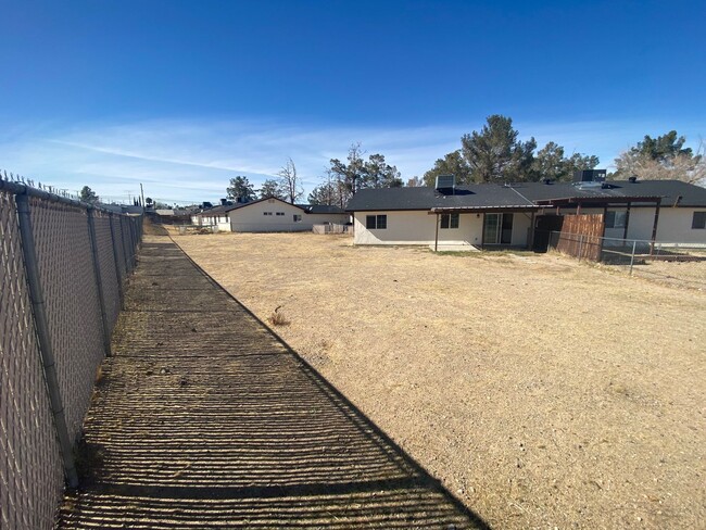 Building Photo - **751 Higgins Rd #27 Barstow** 3 bedroom 2...