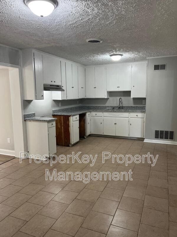 Building Photo - 5021 Greensboro Ct
