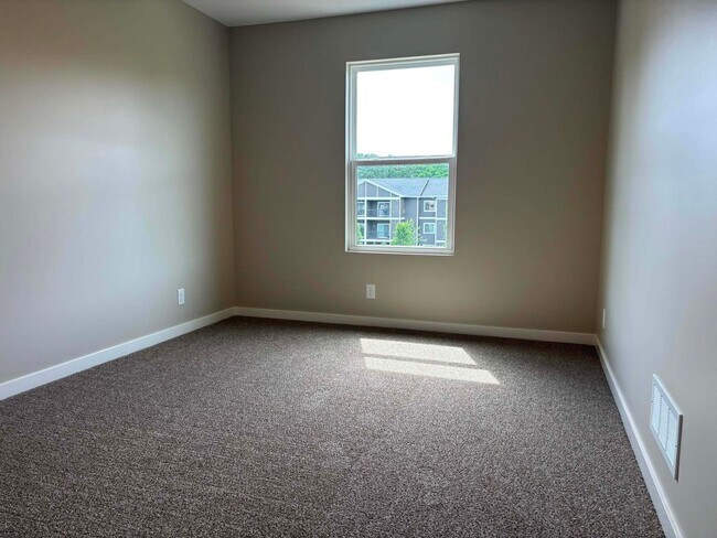 Building Photo - Brand-New Townhomes Near 5 Mile & East Beltline
