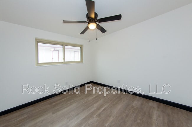 Building Photo - 312 E 27th St