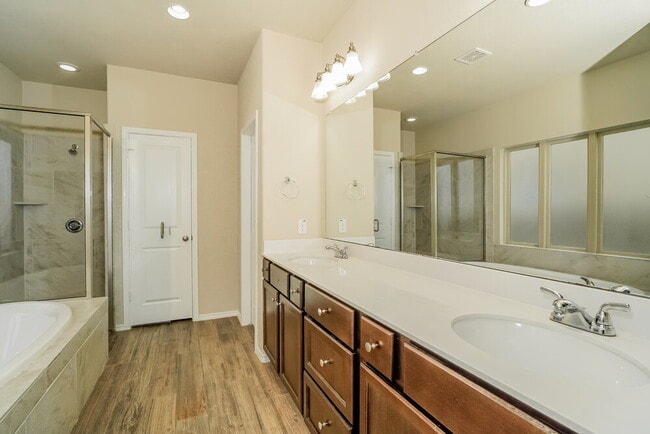 Building Photo - 441 Lacey Oak Lp