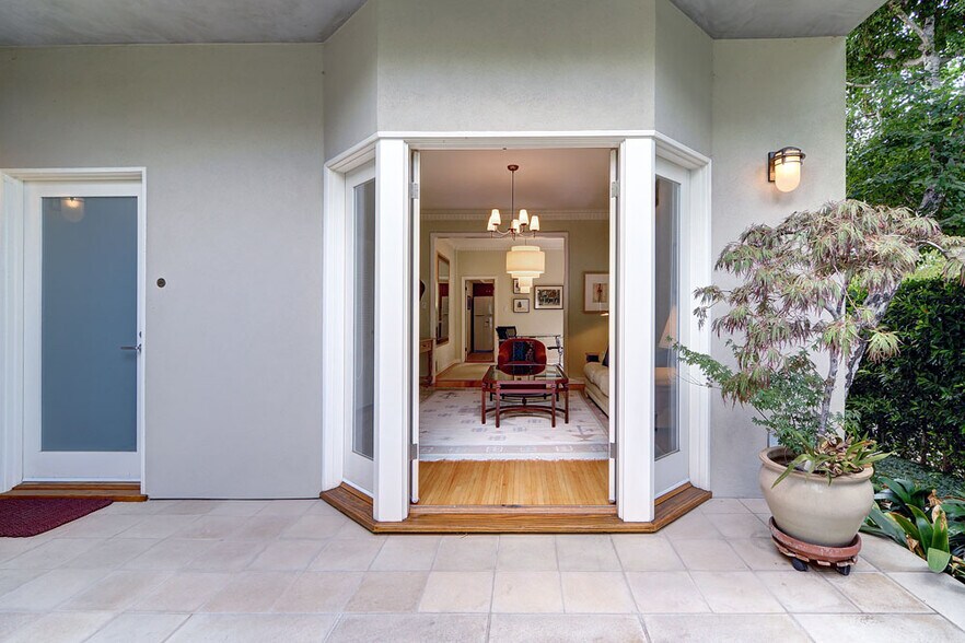 Building Photo - 755 N Harper Ave