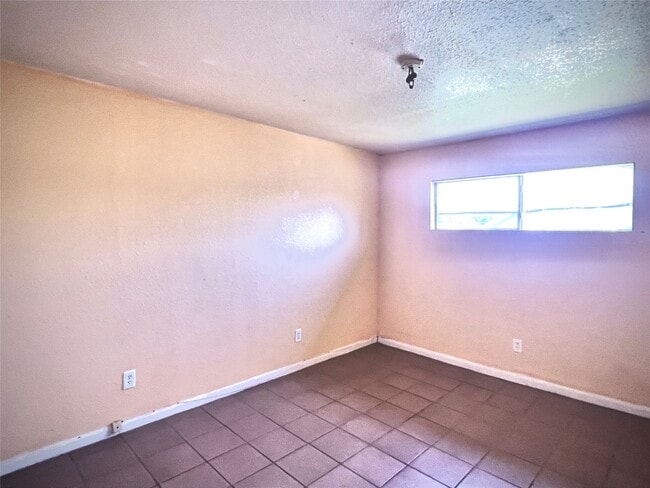 Building Photo - 6802 Sayers St