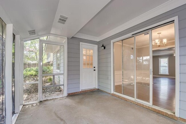 Building Photo - 2453 Riverlook Dr