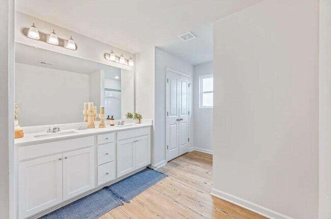 Building Photo - 5165 Sidney Sq Dr