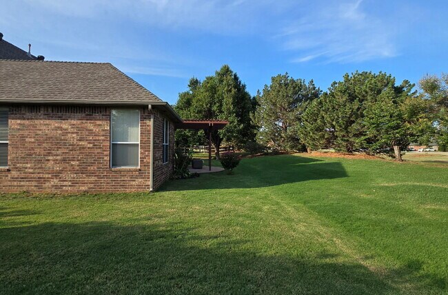Building Photo - 4-bedroom property in a fantastic North Edmond