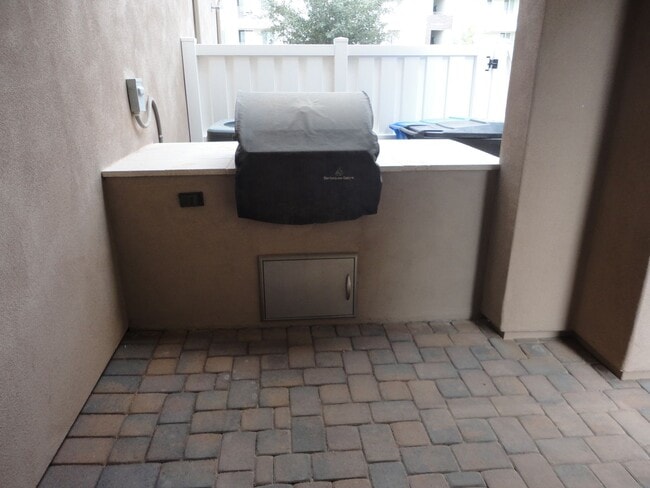 Building Photo - Great Rental Location