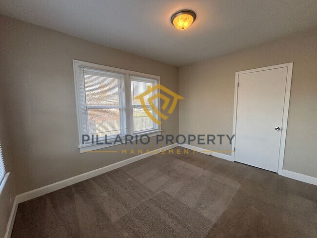 Building Photo - Spacious & Updated 2 Bedroom Home Near Southeast Indy Available NOW!