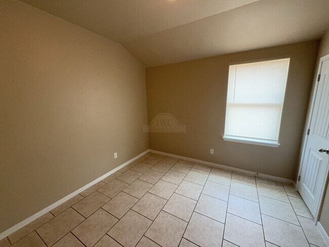 Building Photo - 1300 Vanguard Ln