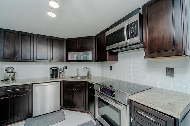 Building Photo - 2100 S Ocean Dr