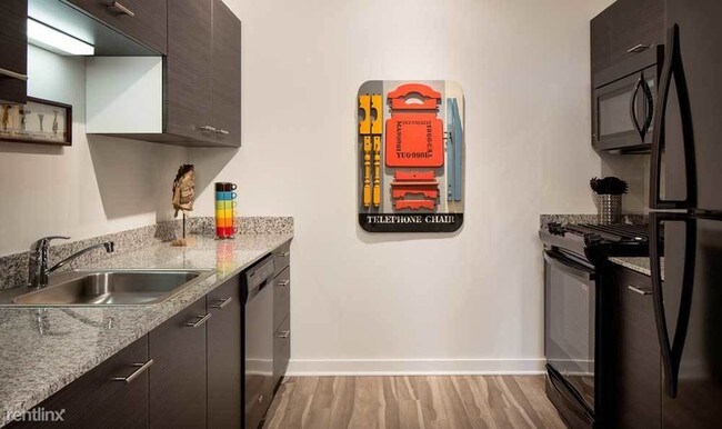 Building Photo - 1 br, 1 bath Condo - 730 N La Salle Dr 2005