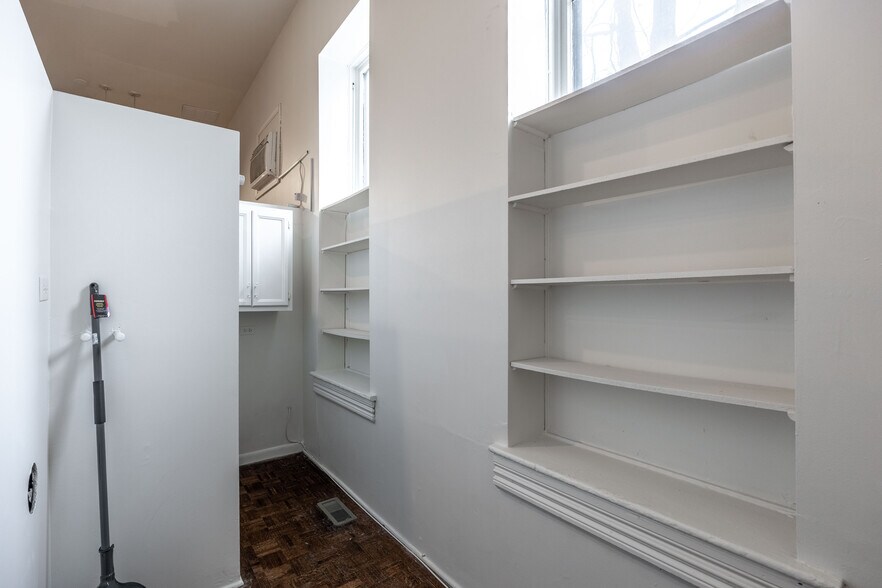 Building Photo - 2059 N Clifton Ave