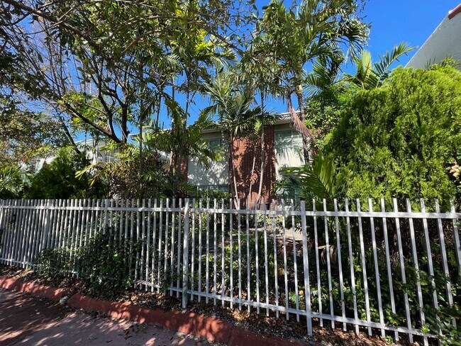 Primary Photo - 1220 Alton Rd
