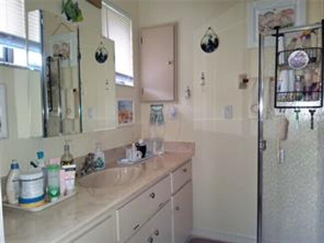 Building Photo - Seasonal 3/2/2 waterfront villa in Punta Gorda