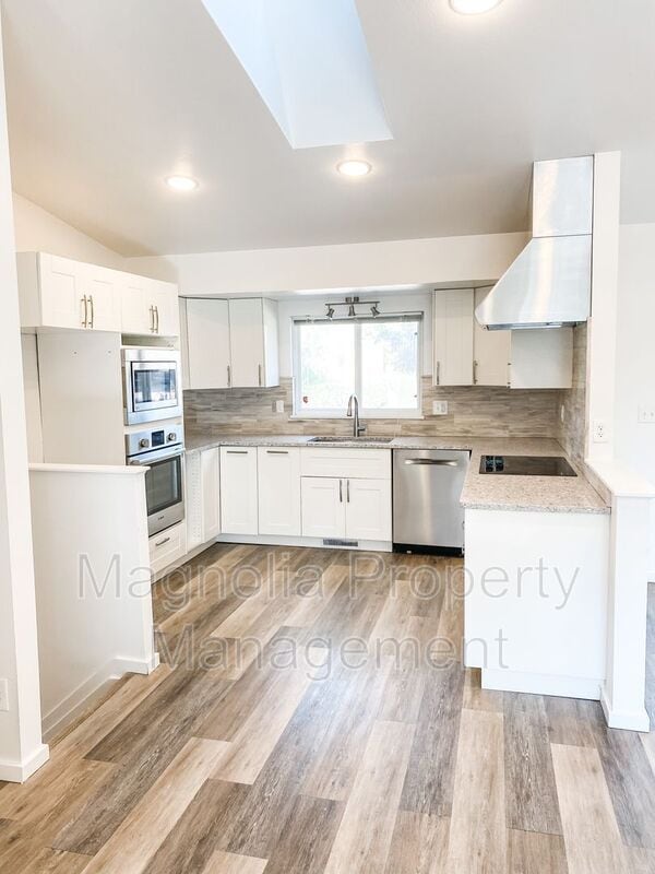 Building Photo - 1724 Robidoux Cir