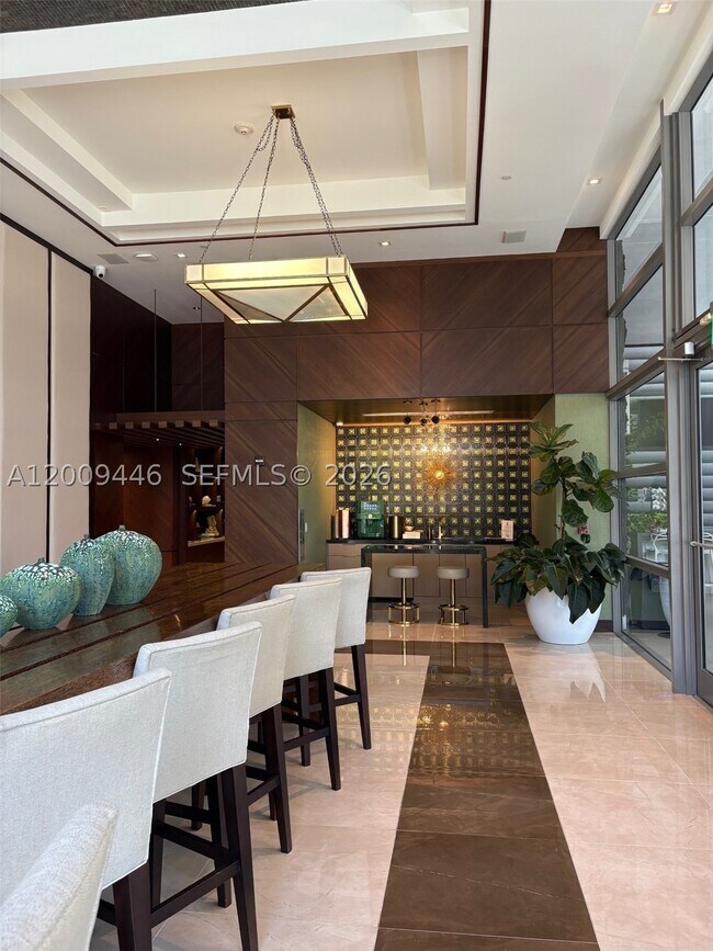 Building Photo - 5875 Collins Ave