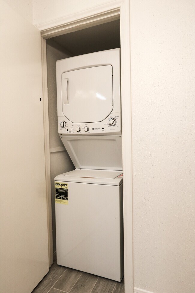 Building Photo - 2750 Holly Hall St