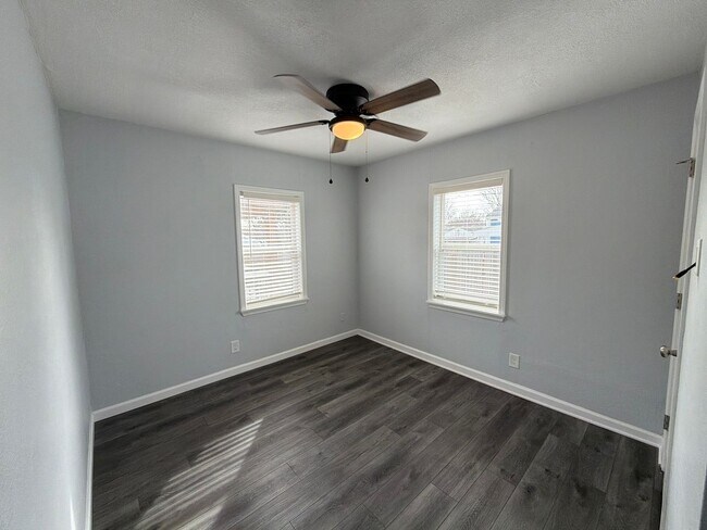 Building Photo - Check Out this price! Get it before it is gone!