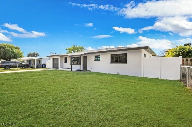 Building Photo - 1389 Pine Ave