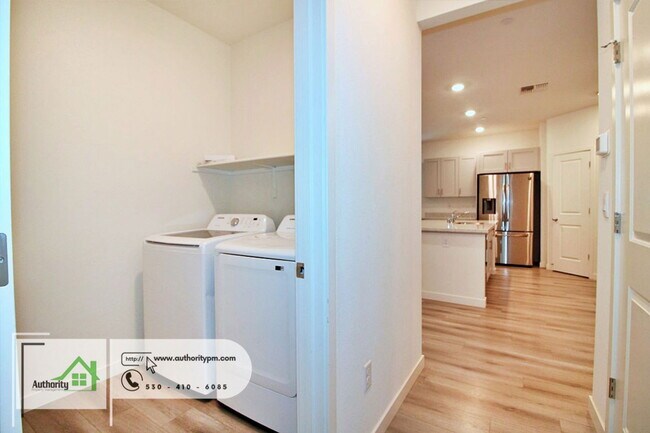 Building Photo - 3010 Silverstone Dr