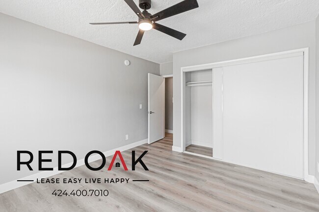 Building Photo - 15405 Vanowen St