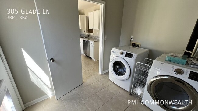 Building Photo - 3 Bed / 2.5 Bath Townhouse (Available 4/10...